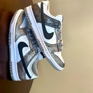 Nike Dunk Low Womens size 6 Golden Gals (Metallic Silver)